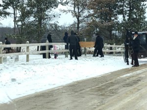 A funeral entering gare2